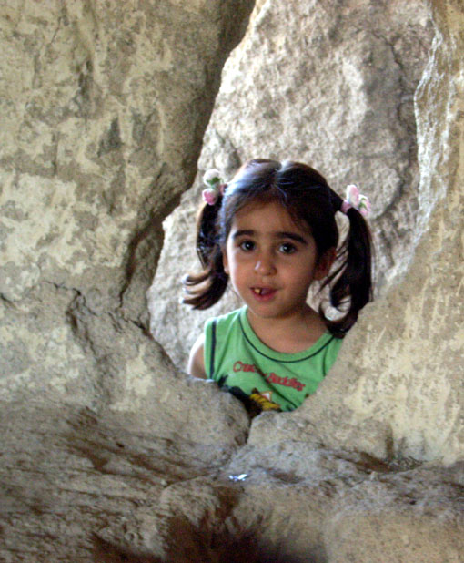 piccola Iraqena, profuga in Turchia, in attesa di decreto ONU per destinazione Australia